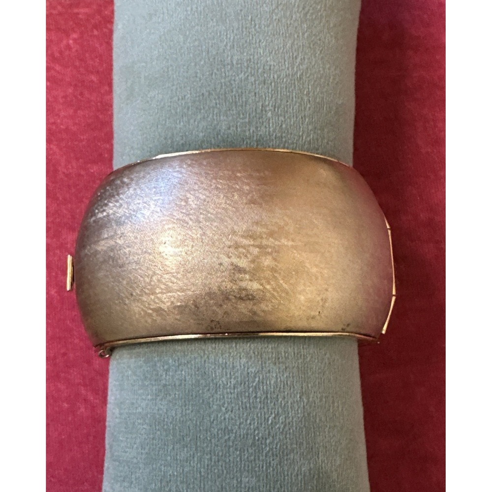 VTG 1960's Crown Trifari Wide Goldtone Hinged Chunky Bangle Bracelet READ